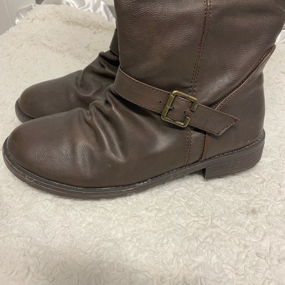 Rue 21 Light Brown Faux Leather Knee Buckle Strap Zip Boots women’s L 8-9 - Picture 4 of 13